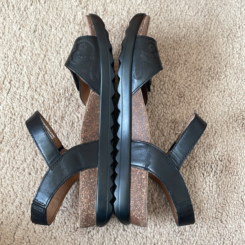 Dansko Paola Embossed Leather Flat Sandals 38 Black Comfort Shoes Women’s 8 Boho - Picture 9 of 13